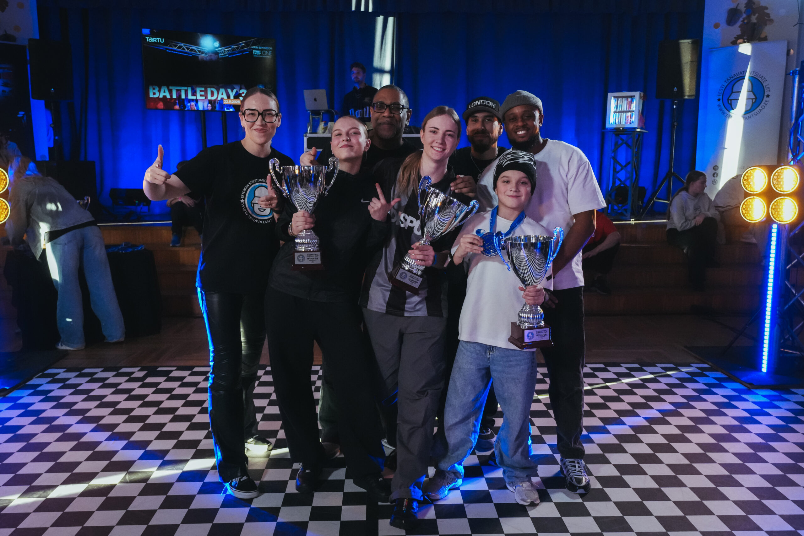 Kuigi aasta hakkab vaikselt lõpule jõudma, siis JJ-Street tantsijatel pole võistlused veel läbi. Lõppenud nädalavahetusel leidis Tartus aset Eesti Tänavatantsij